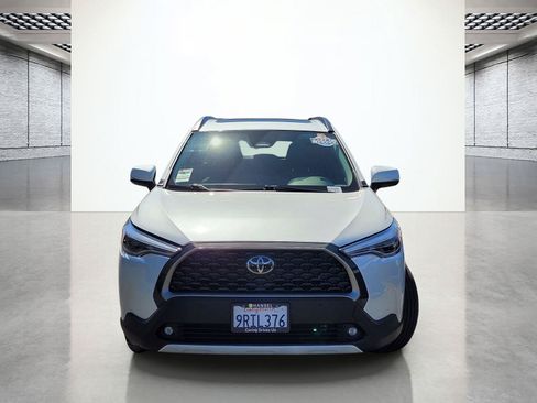 Used 2024 Toyota Corolla Cross XLE w/ Convenience Package FWD image 4
