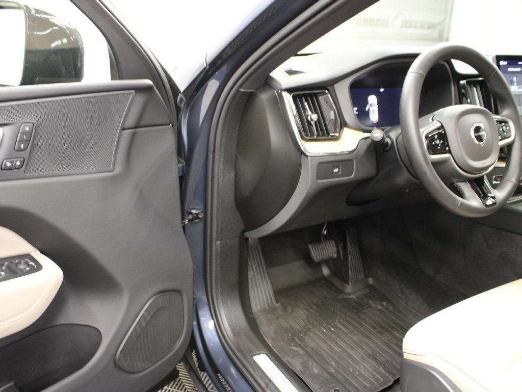 Used 2026 Volvo XC60 B5 Plus w/ Protection Package Premier AWD/4WD image 57