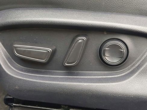 Used 2025 Toyota Camry SE FWD image 17