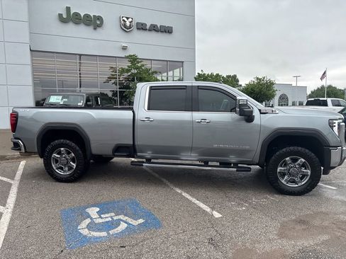 Used 2025 GMC Sierra 2500 SLT w/ SLT Convenience Package AWD/4WD image 31