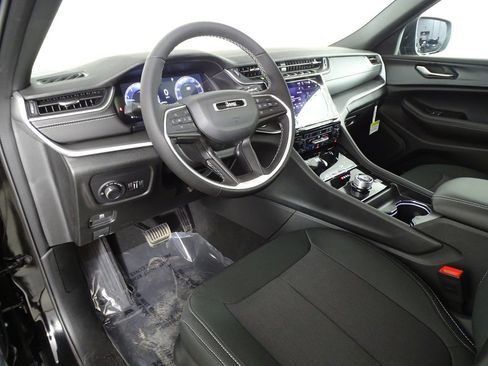 New 2025 Jeep Grand Cherokee L Laredo image 24