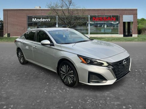 Used 2024 Nissan Altima 2.5 SV w/ SV Premium Package AWD/4WD image 5