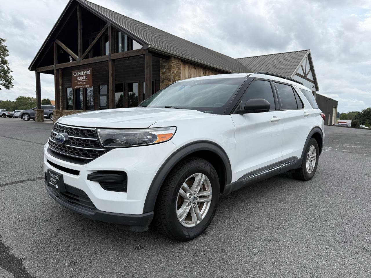 Used 2020 Ford Explorer XLT RWD image 2