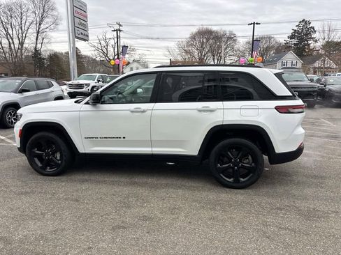 Used 2023 Jeep Grand Cherokee Limited w/ Black Appearance Package image 6