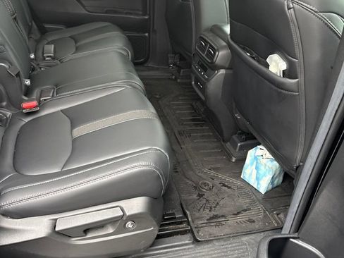 Used 2025 Honda Pilot EX-L image 11
