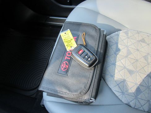 Used 2023 Toyota Highlander Bronze Edition AWD/4WD image 21