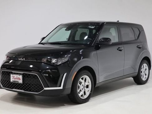Used 2025 Kia Soul LX w/ LX Technology Package FWD image 3