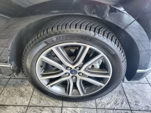 Used 2019 Ford Edge Titanium w/ Equipment Group 301A AWD/4WD image 10