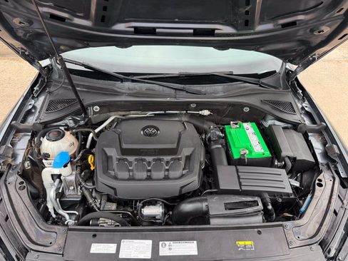 Used 2018 Volkswagen Passat 2.0T SEL Premium FWD image 33