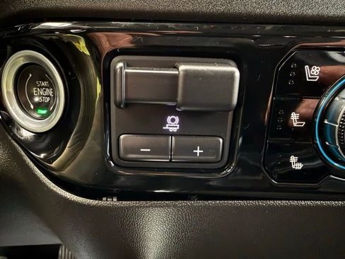 Used 2024 GMC Sierra 3500 SLT w/ SLT Premium Package image 39