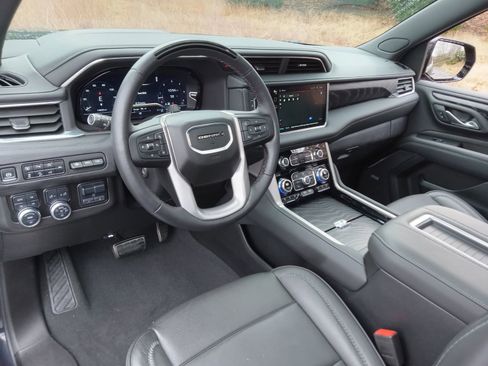 Used 2024 GMC Yukon Denali w/ Denali Reserve Package image 13