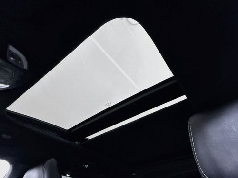 Used 2025 Chrysler Pacifica Limited FWD image 6