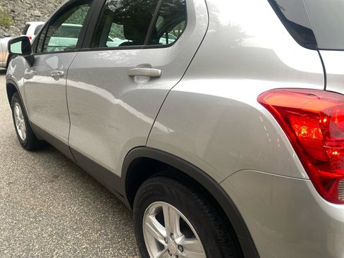 Used 2020 Chevrolet Trax LS image 32