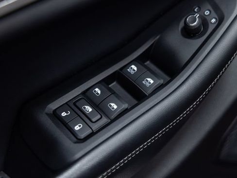 Used 2023 Jeep Grand Cherokee Limited w/ Luxury Tech Group II AWD/4WD image 12