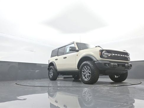 New 2025 Ford Bronco Badlands image 25