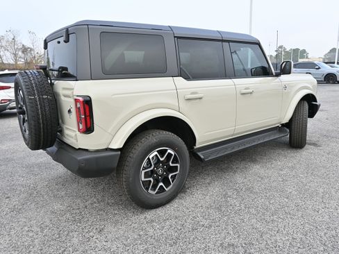New 2025 Ford Bronco Outer Banks image 2
