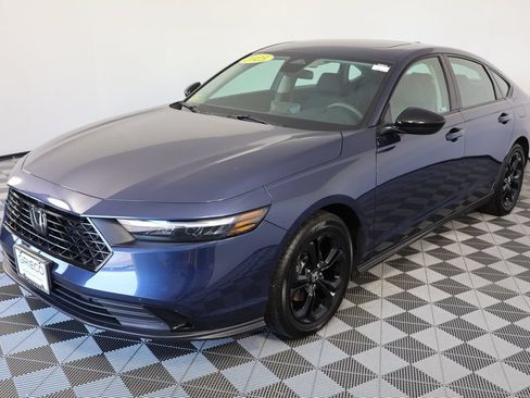 Used 2025 Honda Accord SE image 4