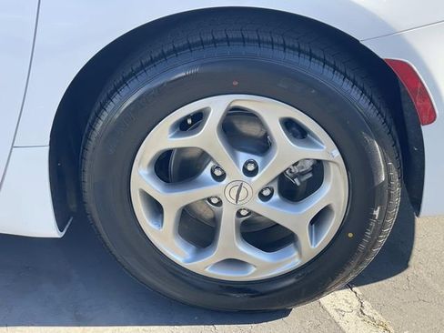 Used 2023 Chrysler Pacifica Limited image 38