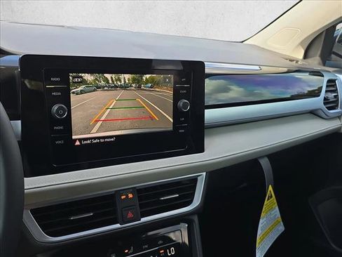 New 2025 Volkswagen Taos SE image 13
