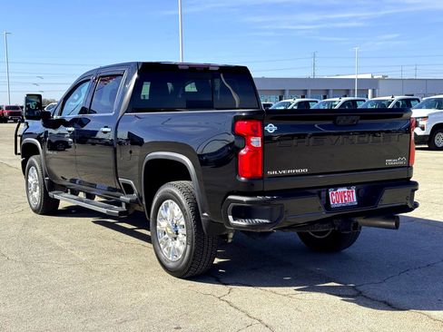 Used 2023 Chevrolet Silverado 2500 High Country w/ Z71 Off-Road Package image 9