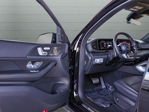 Used 2025 Mercedes-Benz GLS 450 4MATIC image 30