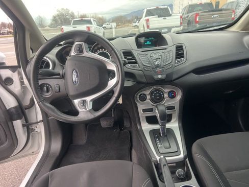 Used 2015 Ford Fiesta SE image 19