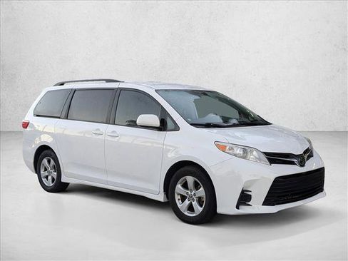 Used 2020 Toyota Sienna LE image 3