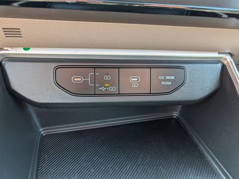 Certified 2026 Kia Carnival FWD image 33
