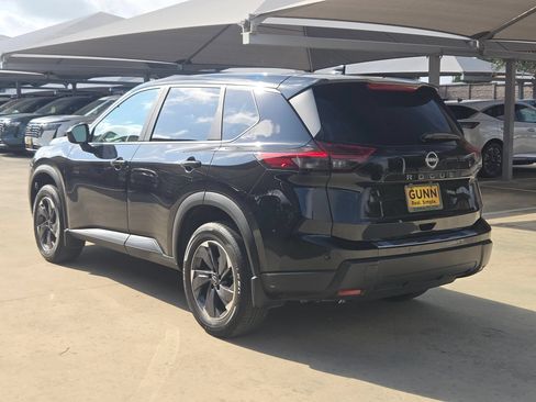 Certified 2025 Nissan Rogue SV FWD image 5