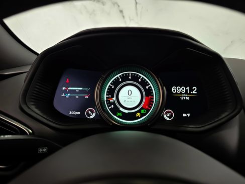 Used 2017 Aston Martin DB11 V12 RWD image 32