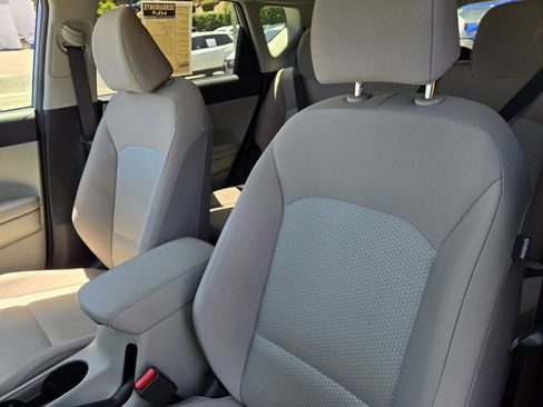 Certified 2025 Kia Soul LX w/ LX Technology Package FWD image 15