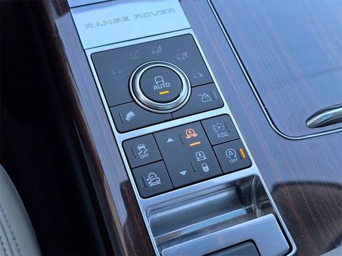 Used 2016 Land Rover Range Rover HSE image 17