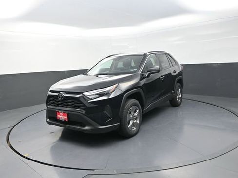 Used 2025 Toyota RAV4 LE image 33