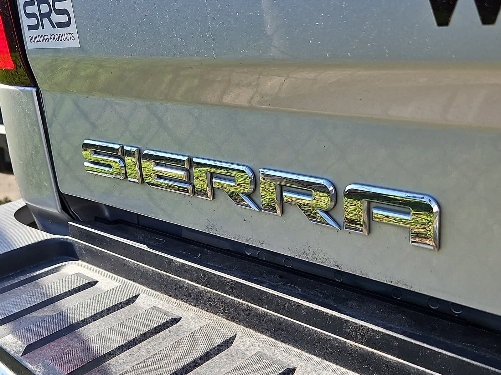 Used 2016 GMC Sierra 2500 SLT w/ Duramax Plus Package AWD/4WD image 4