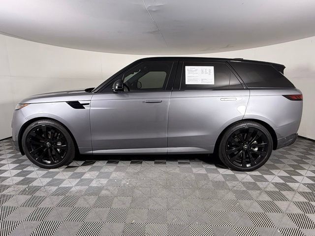 Used 2025 Land Rover Range Rover Sport Dynamic SE AWD/4WD image 3
