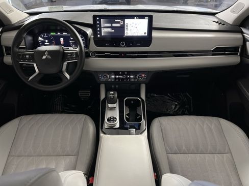 Used 2025 Mitsubishi Outlander SEL image 23