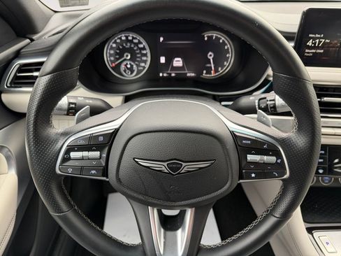 Used 2025 Genesis G70 2.5T image 13