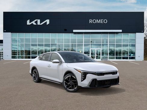 New 2025 Kia K4 GT-Line image 9