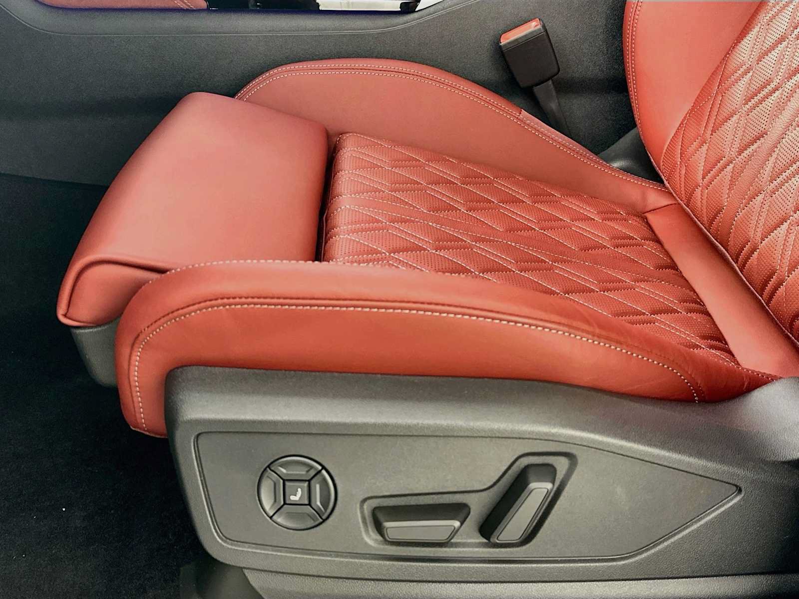 New 2026 Audi SQ5 Prestige AWD/4WD image 17
