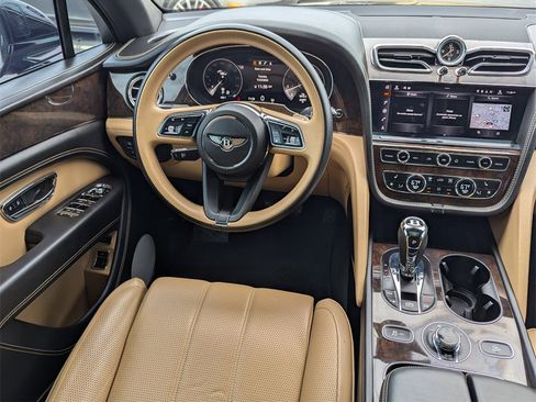 Used 2021 Bentley Bentayga V8 image 7