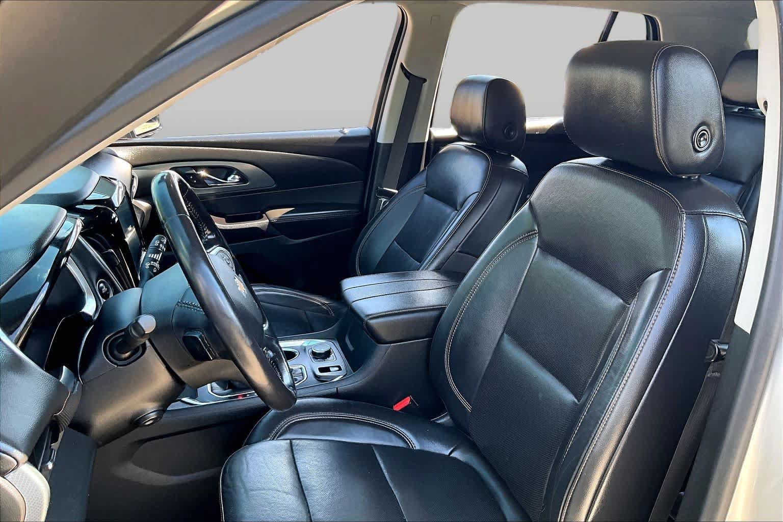Used 2020 Chevrolet Traverse Premier w/ Redline Edition FWD image 8