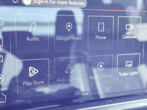 Certified 2025 GMC Sierra 1500 SLT image 4