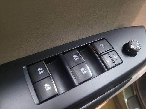 Used 2019 Toyota Highlander Limited image 27