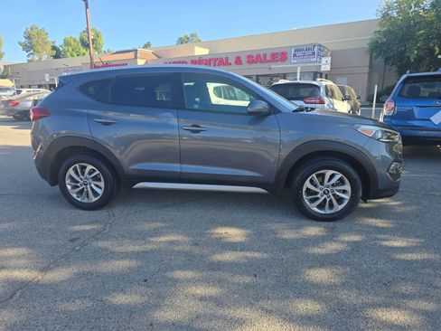Used 2017 Hyundai Tucson SE w/ SE Popular Package 02 FWD image 4