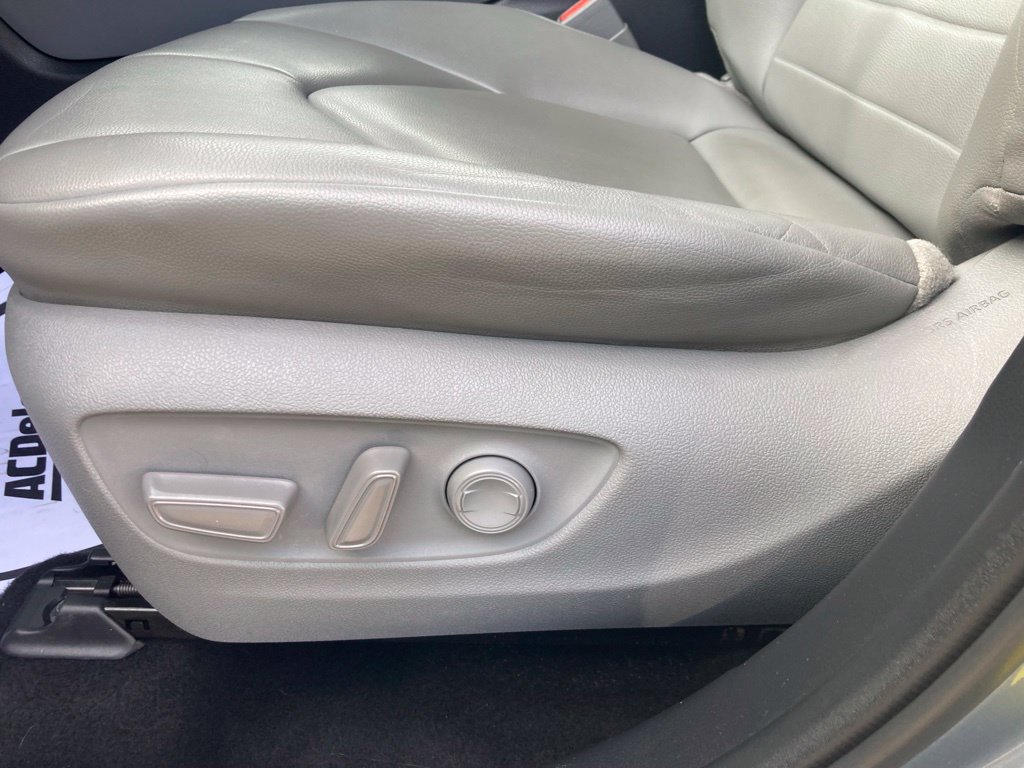 Used 2020 Toyota Highlander XLE AWD/4WD image 5