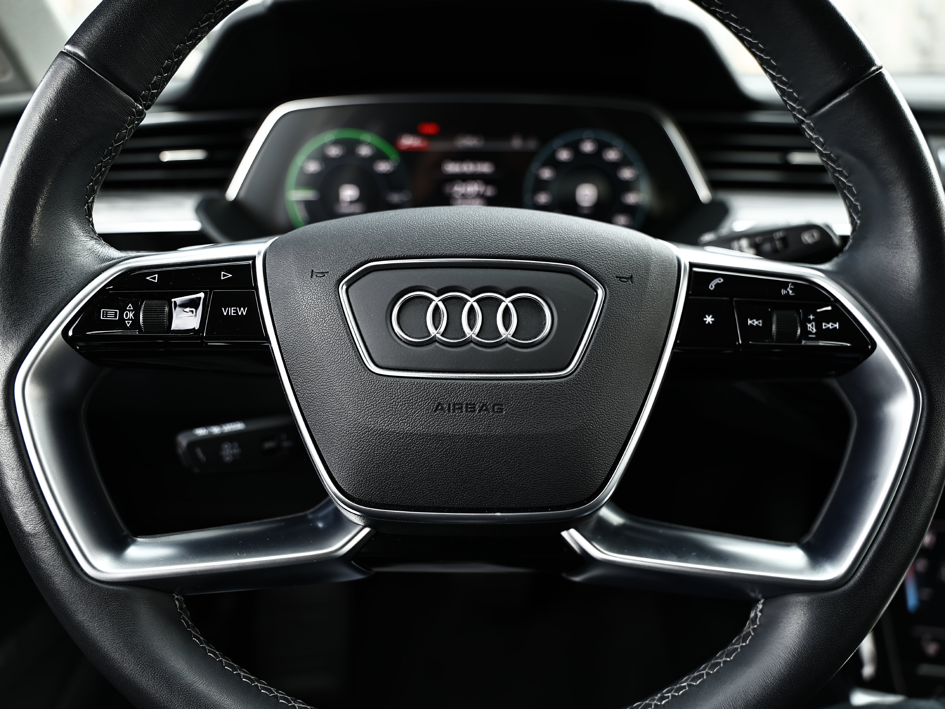 Used 2024 Audi Q8 e-tron Premium Plus w/ Premium Plus Package AWD/4WD image 33