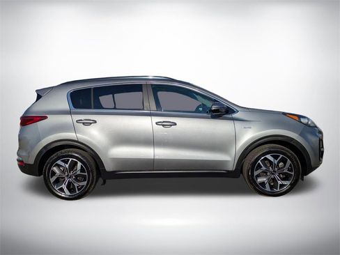 Used 2022 Kia Sportage EX w/ EX Technology Package image 2