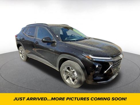 Used 2025 Chevrolet Trax LT w/ LT Convenience Package image 1