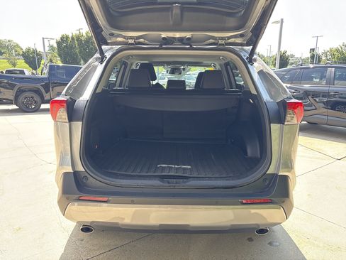 Used 2022 Toyota RAV4 Limited AWD/4WD image 31