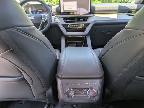 Used 2025 Ford Explorer Active w/ Active Comfort Package AWD/4WD image 28